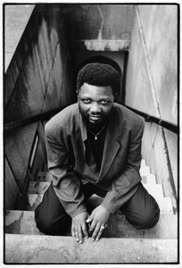 351050 Portret van de Utrechtse / Surinaamse muzikant William Souvenir.